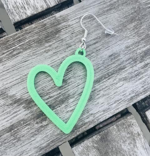 Hjärta i grön, 3D-printade örhängen (bild 2)