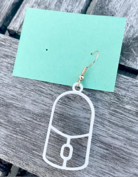 Mus i vit, 3D-printade örhängen